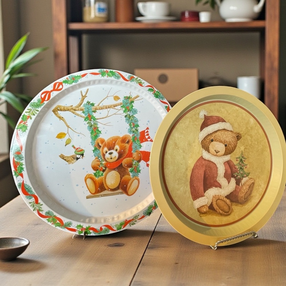 Set of 2 metal serving trays, vintage 1980/1990’s, minor scratches and corrosion